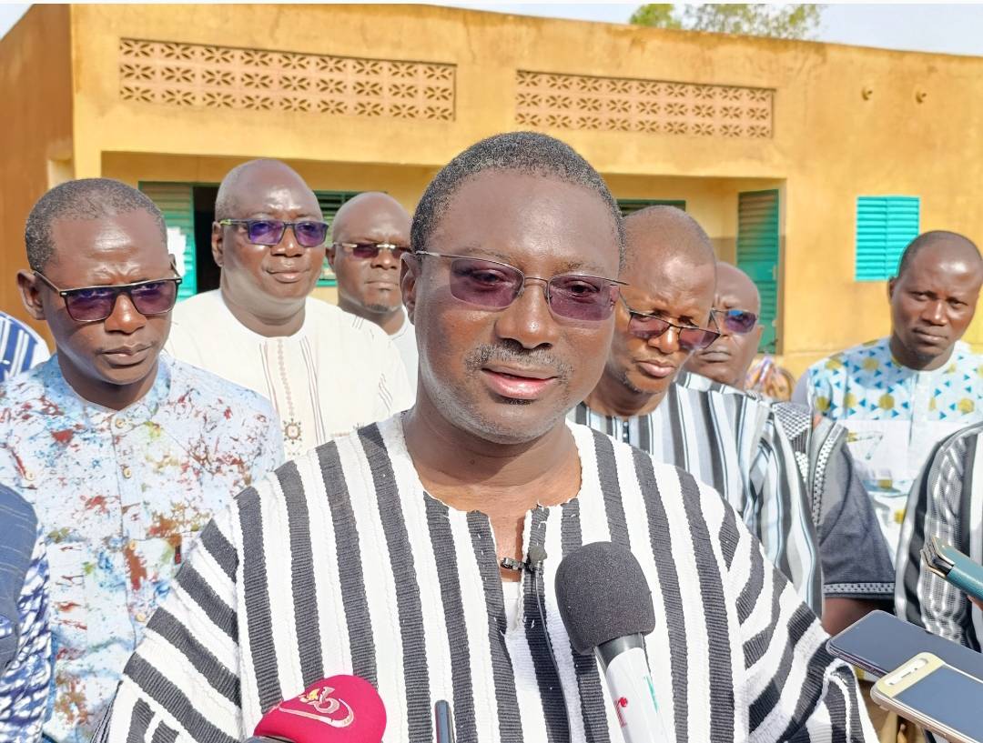 Évaluation certificative en alphabétisation : Jacques Sosthène DINGARA donne le coup d’envoi à Ouagadougou